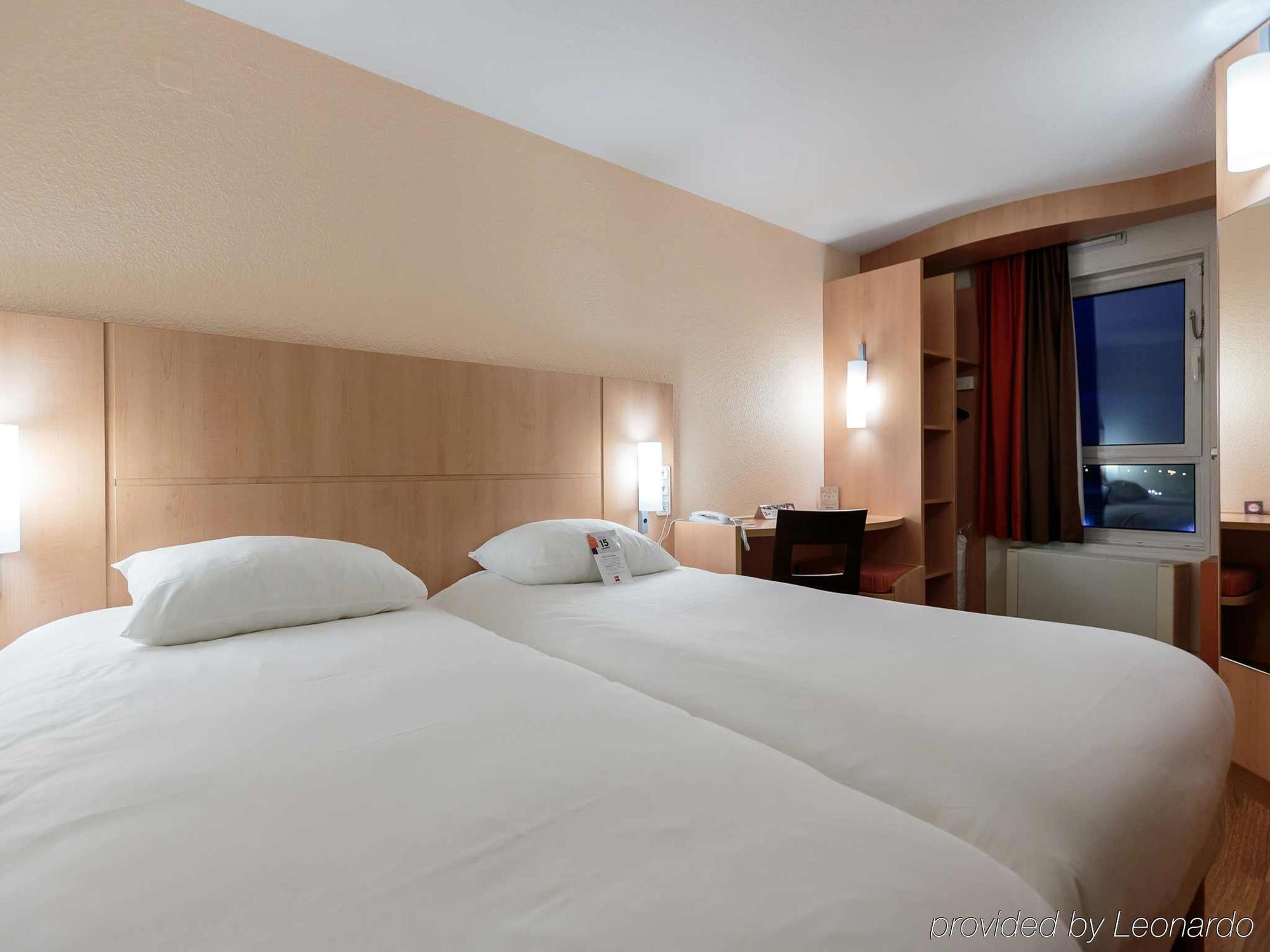 Ibis Clermont Ferrand Sud Herbet Экстерьер фото